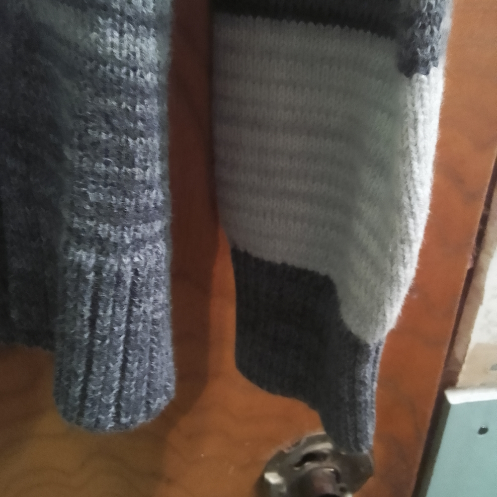 Striped Gray and Yellow Women'sLiz Claiborne Knitted Pullover Sweater Size Small - Picture 5 of 8